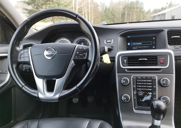 Volvo V60 cena 39800 przebieg: 240000, rok produkcji 2013 z Pionki małe 232